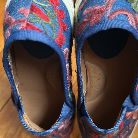 😊 Sofft Women's Somers Slip On Shoes Boho Denim Canvas Embroidered 8.5 - Picture 12 of 16